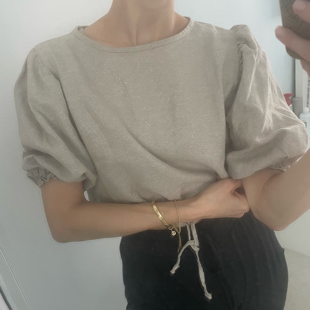 Lisa Says Gah Gold Puff Sleeve Linen Top